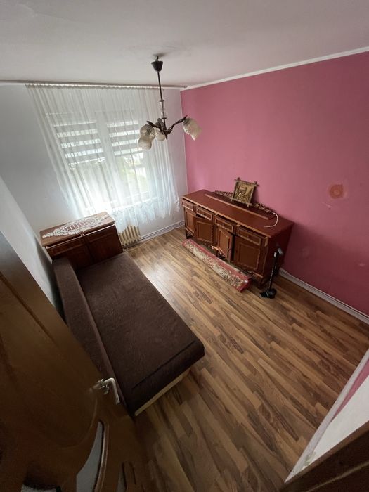 Vand apartament 4 decomandat parter + beci