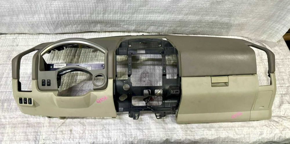 Панель передняя Торпеда Infiniti QX56, 2004-10 год, оригинал из Японии