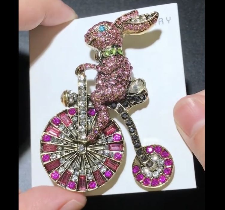 Красиви брошки