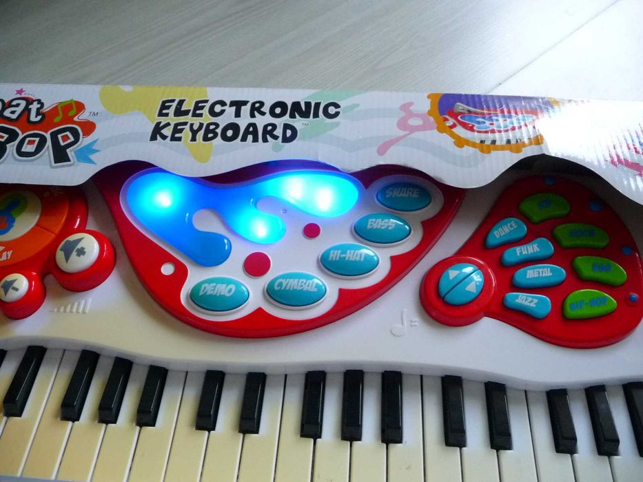 Детски електронен синтезатор /пиано/
