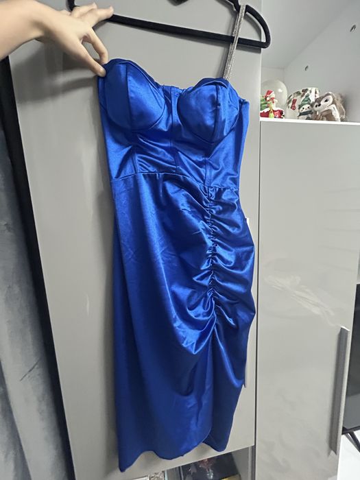 Rochie culoarea albastră