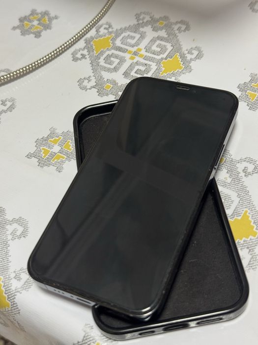 Продам айфон 12про