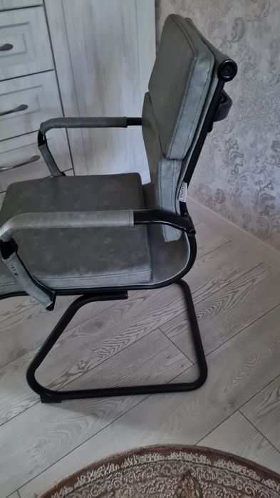 Кресло офисное кожанное