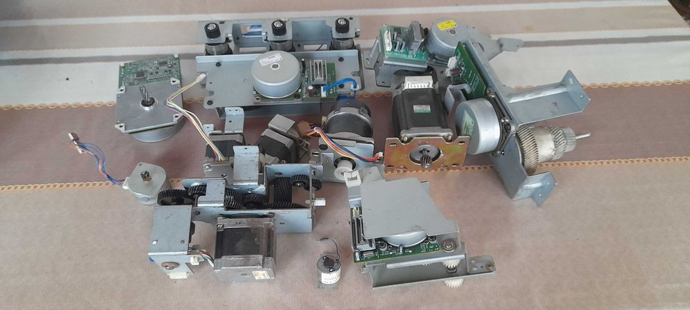 Захранващи блокове за XEROX  DC 12 и стъпкови мотори.