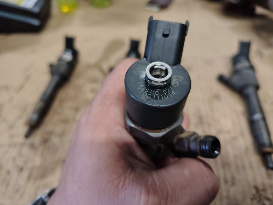 Injector injectoare Renault trafic renault megane 2 Renault scenic 2 1.9dci f9q cod 0445110021 Opel vivaro 1.9cdti f9q nissan primastar 1.9dci
