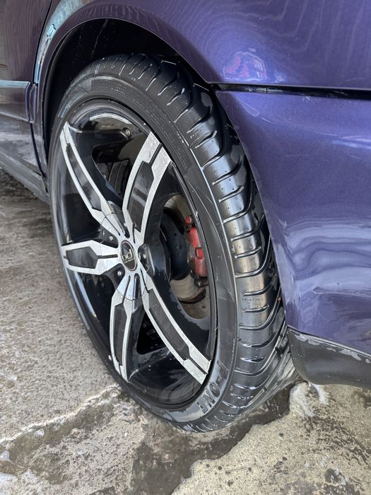 Диска с шинами 245/35/R20