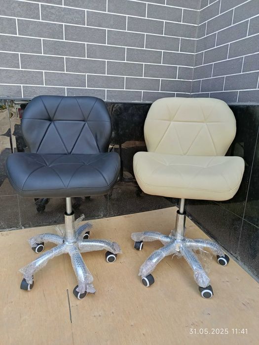 Kushetka chemodan 650.000 somdan. Etajerka stul va hokazo