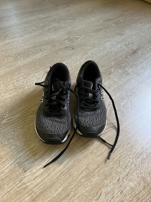 Маратонки за момче Asics