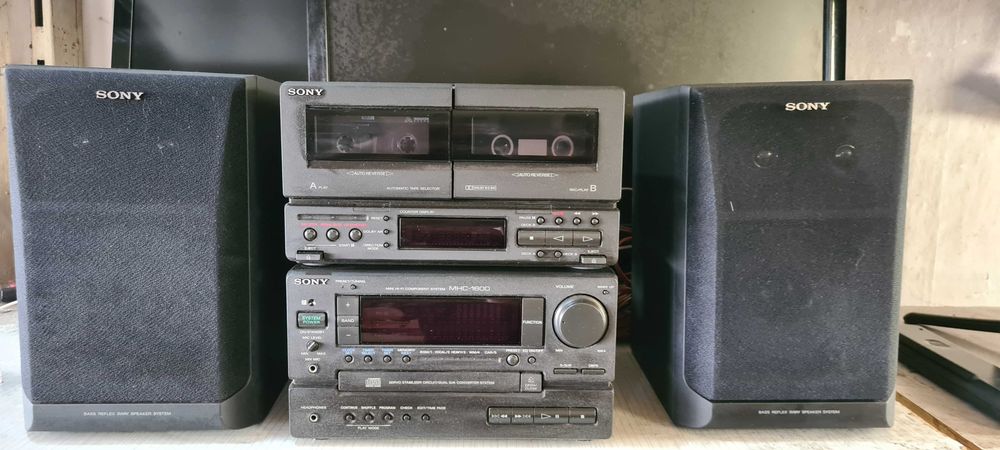 стерео уредба SONY MHC-1600 -перфектна.
