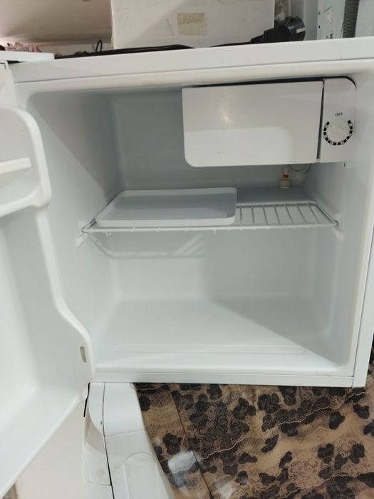 Холодильник барный мини,маленький очень.