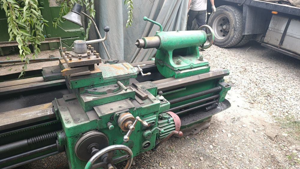 Продам токарный  станок 1м63