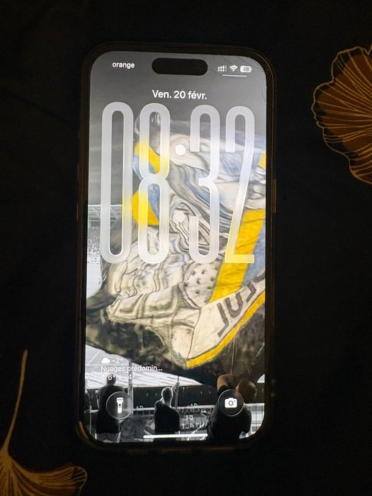 Vand urgent Iphone 16 128gb, putin fisurat
