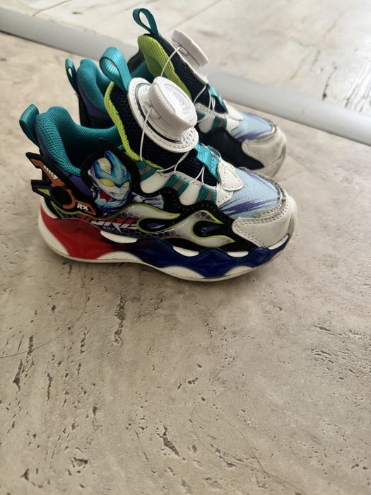 Сметещи маратонки сонис