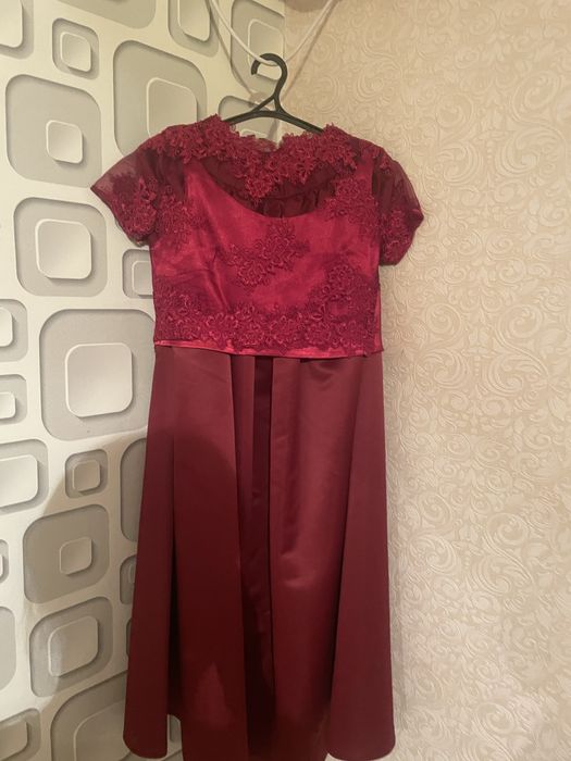 Продаются  платья бу