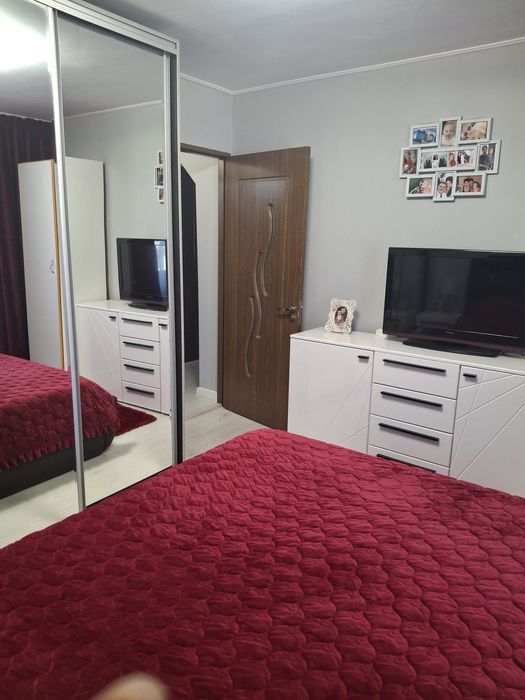 Inchiriez apartament strada Tineretului