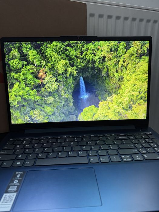 Laptop Lenovo IdeaPad Slim 3 15IAH8, i5 12th Gen, SSD 1TB M2, 8 GB Ram DDR5 Impecabil ca nou baterie 100%, factura + garantie