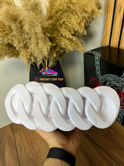 39-45 Versace Chain Black And White