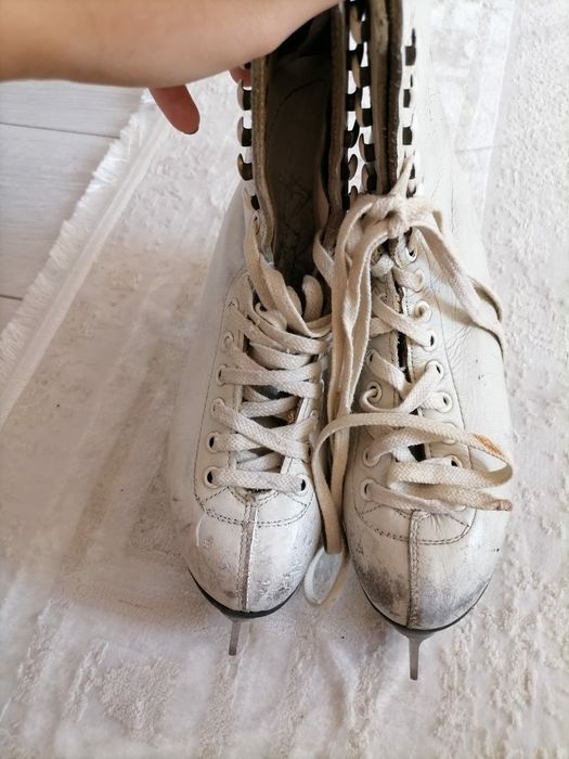 Продаю женские коньки