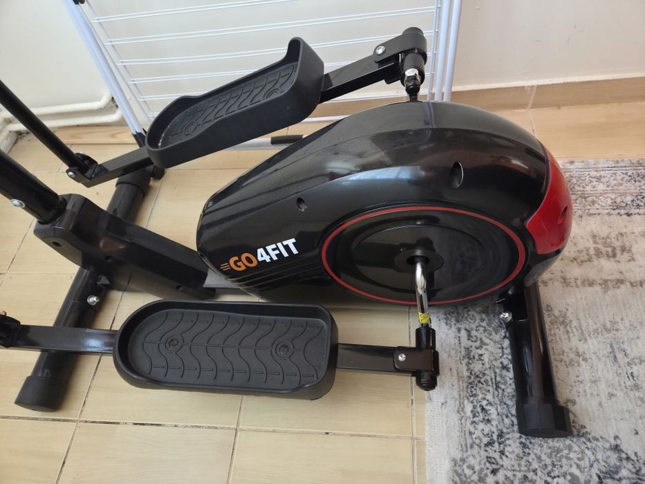 Vand bicicleta eliptica folosit foarte putin