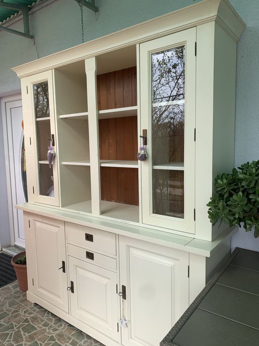 Vitrina pentru sufragerie