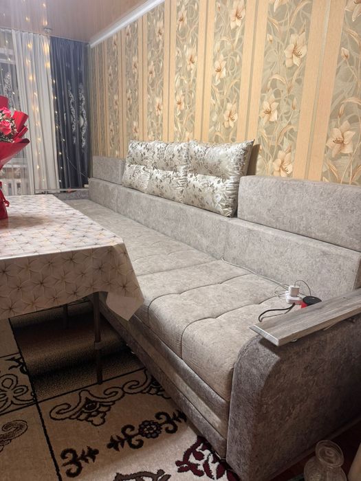 Продаю диван,4м.