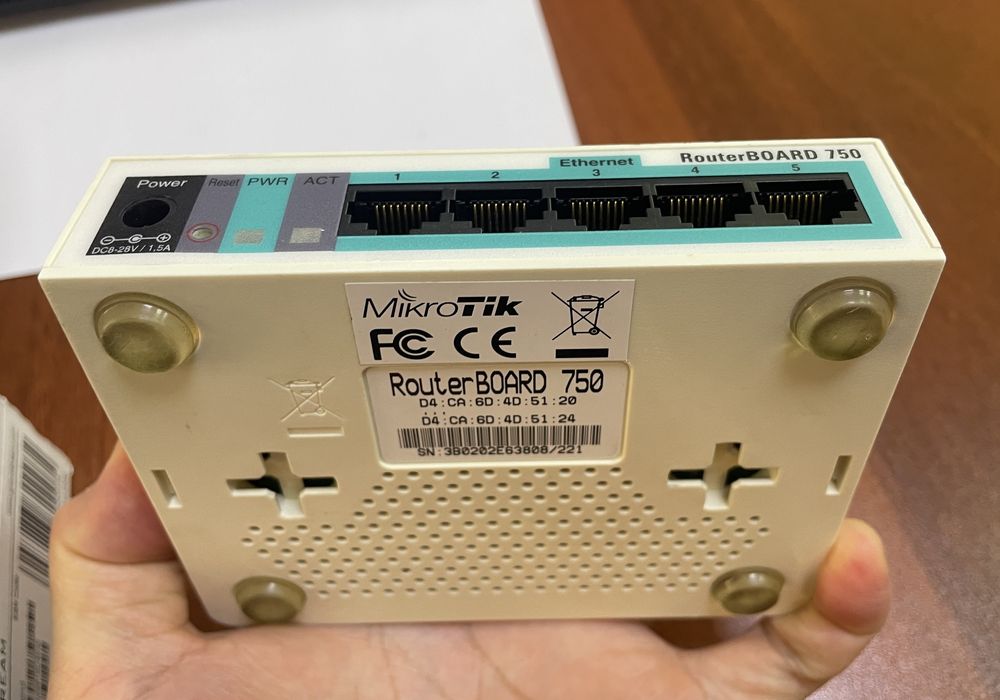 Маршрутизатор MikroTik (микротик) RB750
