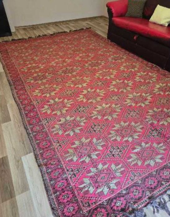 Килим 3.50 х 2.10 м – голям, добро състояние