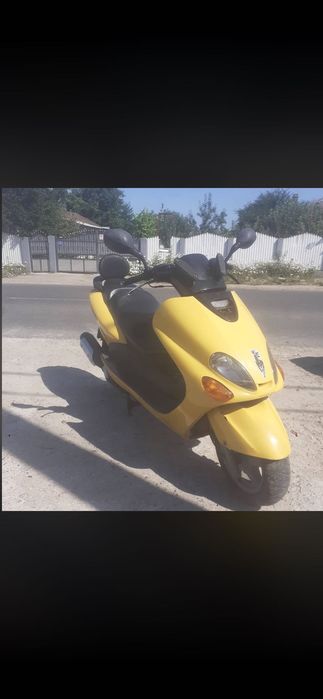 Vând sau schimb yamaha majesty 150cc nu are nici o problema
