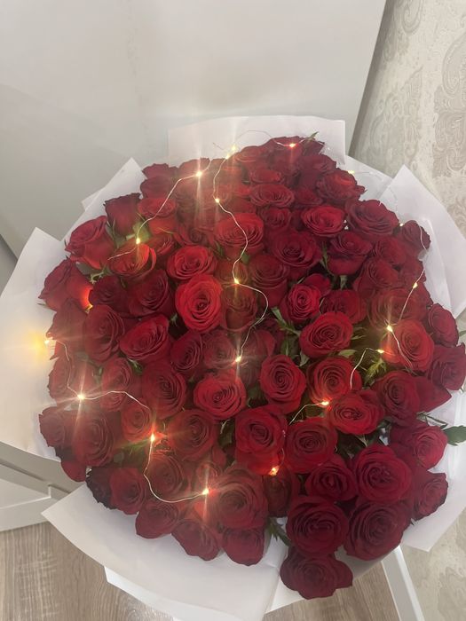 101 роза с подсветкой