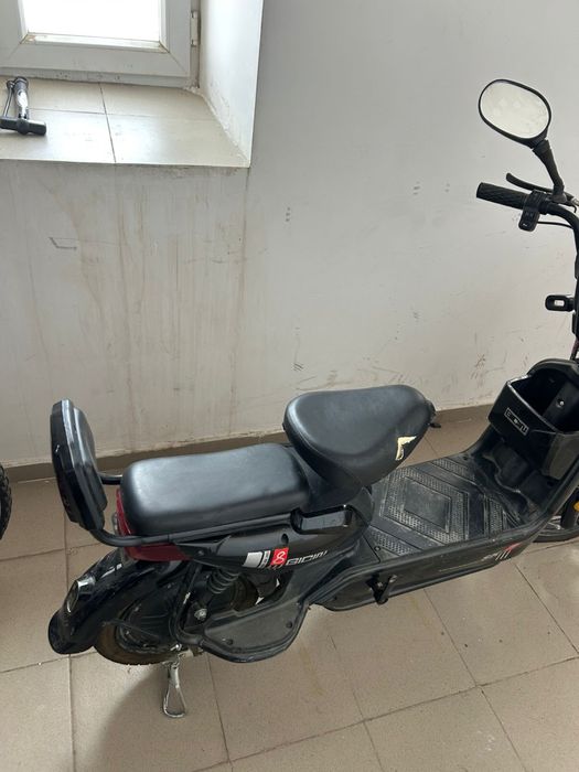 Продается скутер ск8