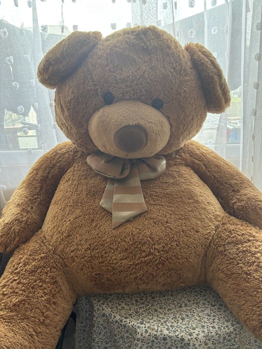 Голяма плюшена мечка