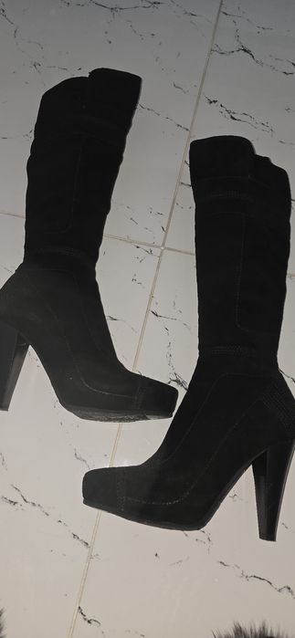 Cizme inalte piele intoarsa