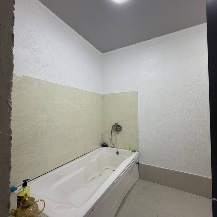 Keles ko’k-tere aftadro’m ko’chada 1’2-so’tix 4-xona uy sotiladi