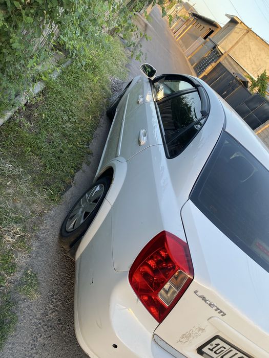 Lacceti 1.8 2 позиция sedan