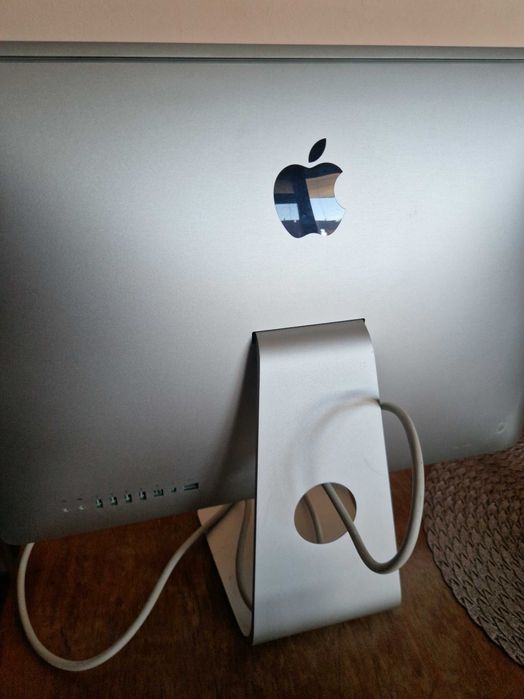 Apple IMac Mid 2011 21. 5 inch core i5 500GB HD