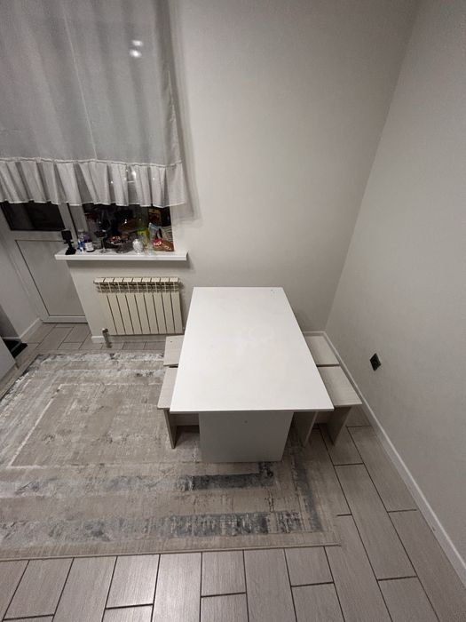 Срочно продается стол с табуретами!!!