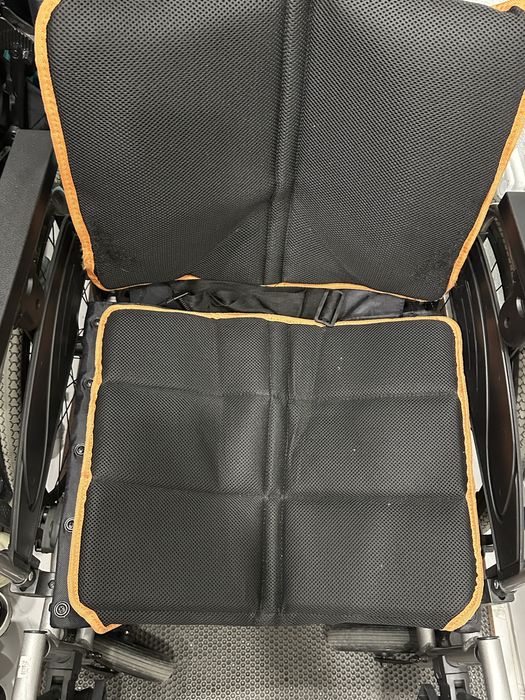 Коляска для людей с ограниченными возможностями