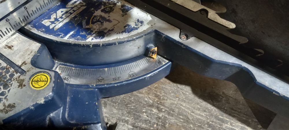 Vand circular unghiular basculant radial