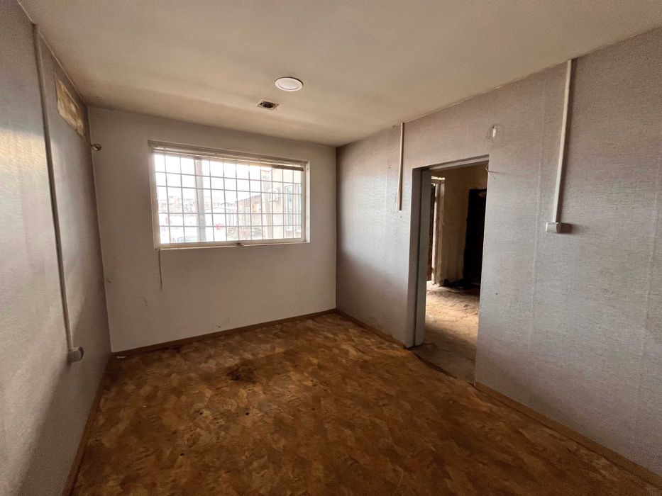 Дава се под наем Промишлена сграда в Габрово, Промишлена зона - 680 кв.м за 1122 € - Снимка #2