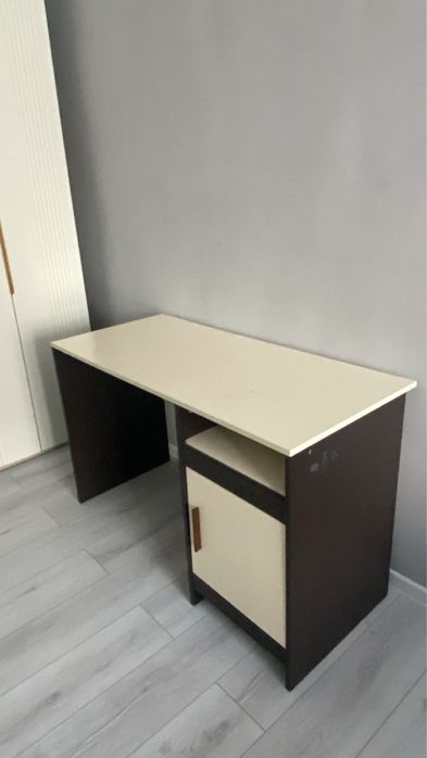 Продам письменный стол б/у