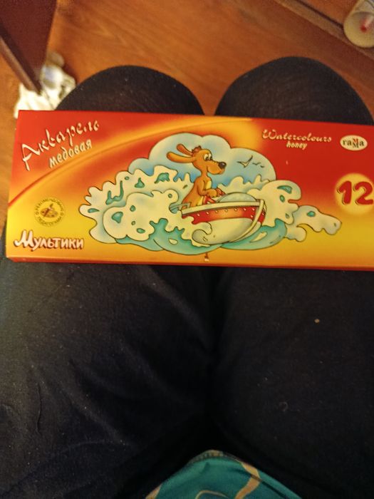 Набор цветных карандашей ,мелки  и краски