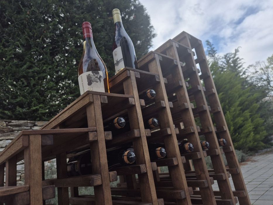 Cascading стелаж за вино.