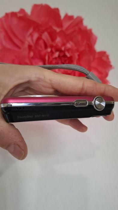 Компактен дигитален фотоапарат камера SONY Cybershot DSC-W710