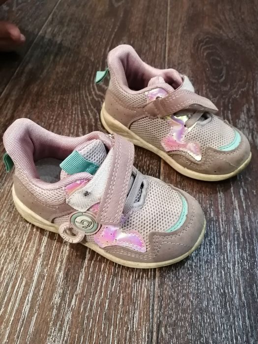 Продам обувь на девочку