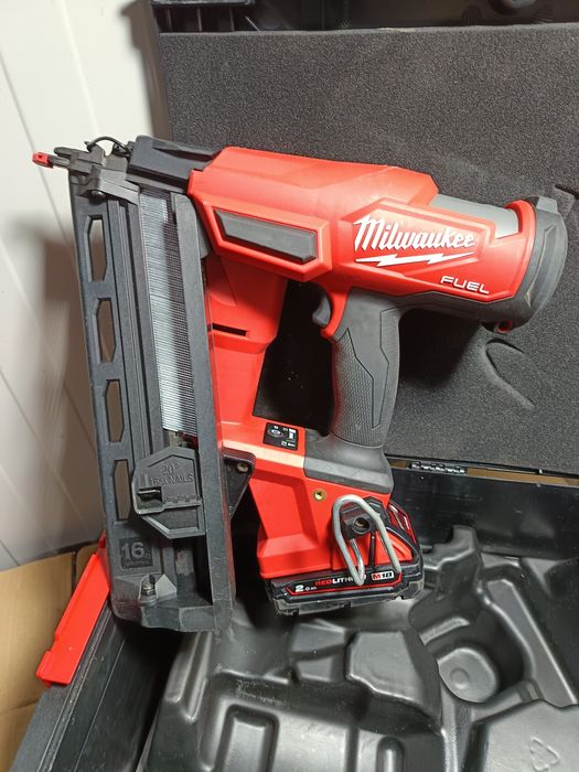 Pistol cuie fara cap milwaukee fuel brushless