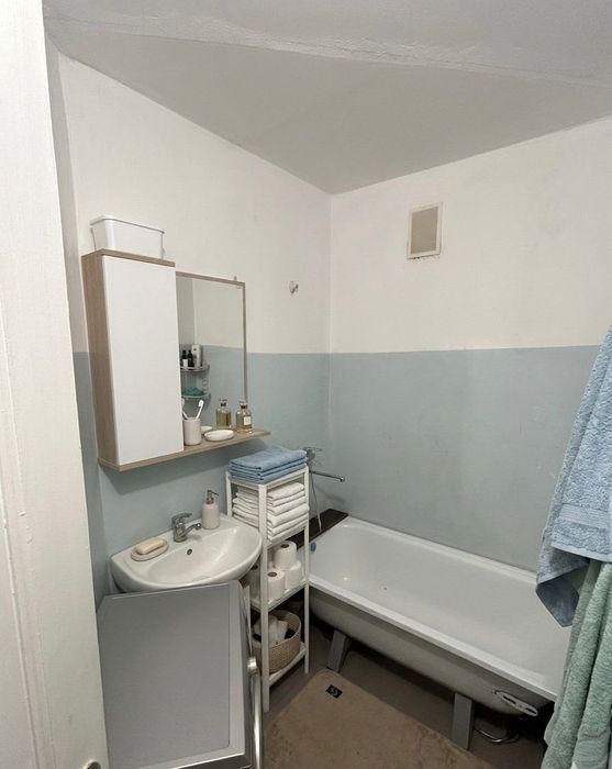 Продам 2хком квартиру район Береке.