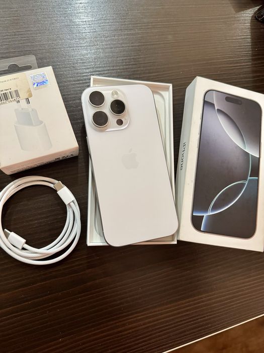 Айфон 16 pro на 256 White Titanium