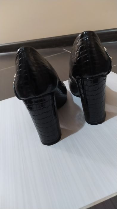 Дамски обувки Лачени 36 номер