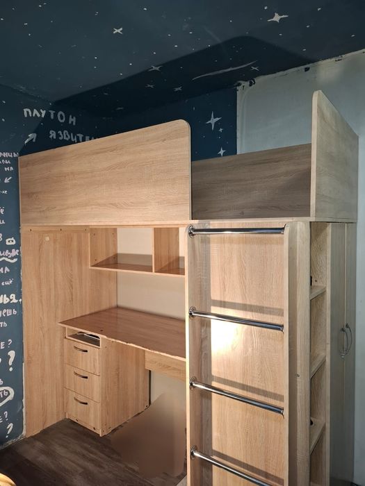 Продаю кровать-чердак.