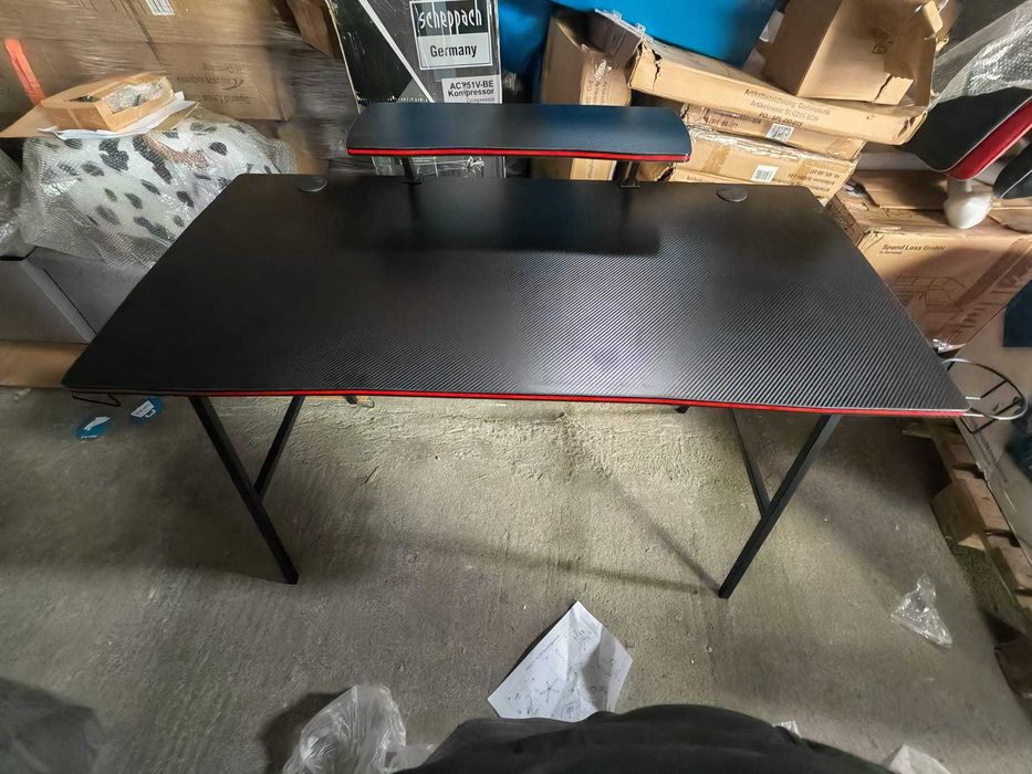 Birou de gaming cu suport de monitor